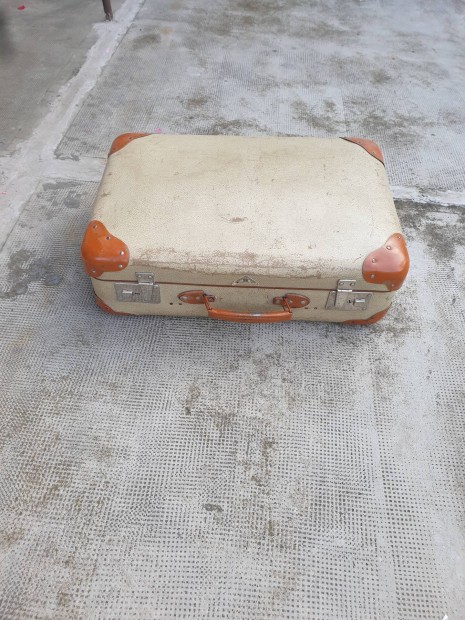 Antik koffer j llapotban 