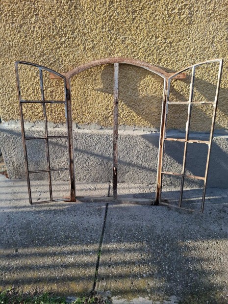 Antik kovcsoltvas ablak