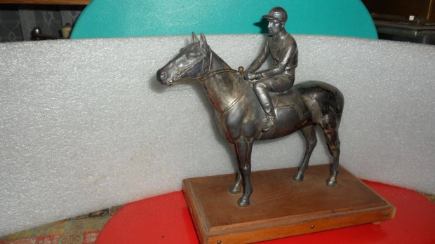 Antik lovas szobor (zsoks) ezstztt vintage kompozci mltbl 1956