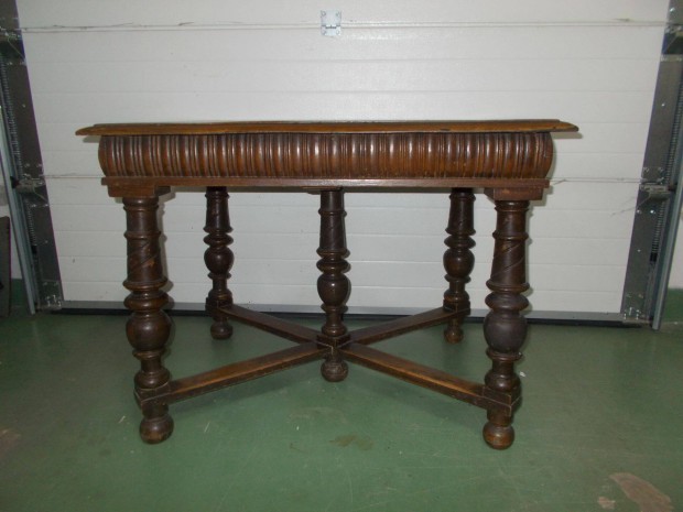 Antik nmet asztal