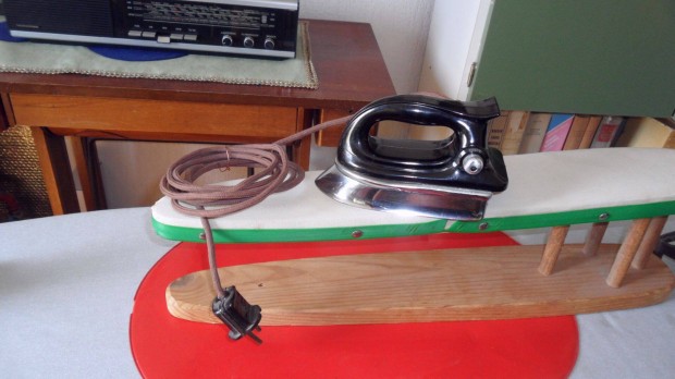Antik öntvény vasaló elektromos hibátlan eredeti mini 110/230 V. 1959