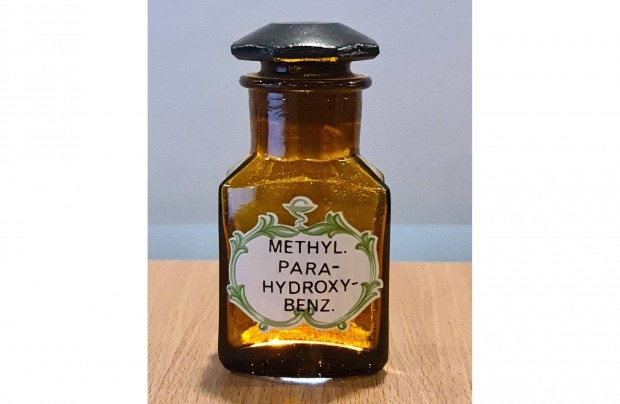 Antik patika veg "Methyl. Parahydroxy-Benz." felirattal