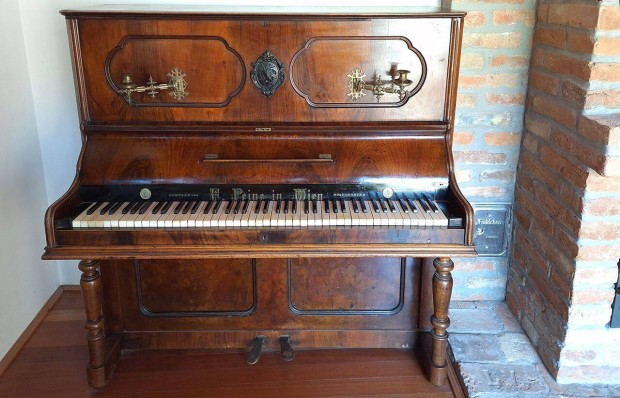 Antik pianínó Franz Piene (Bösendorfer tanítvány) műhelyéből
