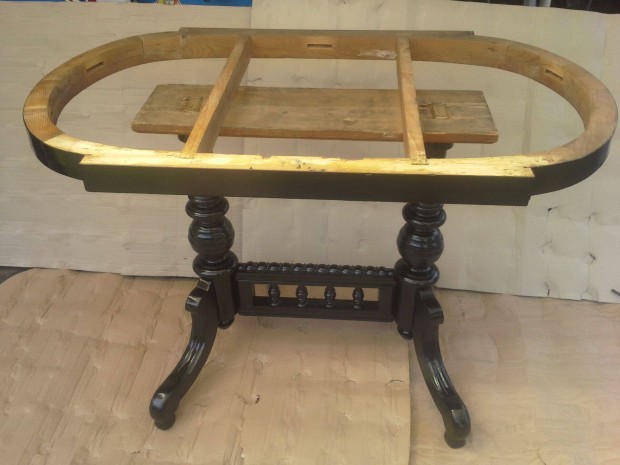 Antik rgi gynyr faragott ovlis asztal szalonasztal asztallb