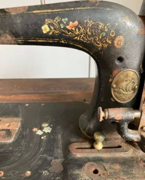 Antik ritka gyöngyházberakásos varrógép