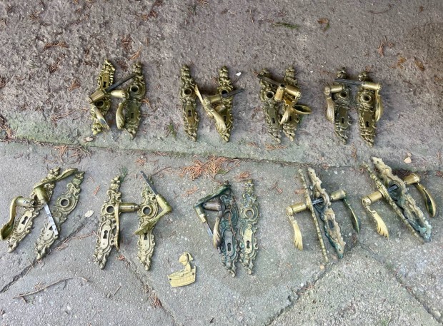 Antik s�rgar�z kilincsek (11 p�r)