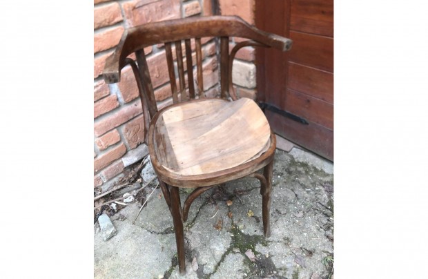 Antik thonet szk ,srlt lfellettel 5000 Ft :Lenti