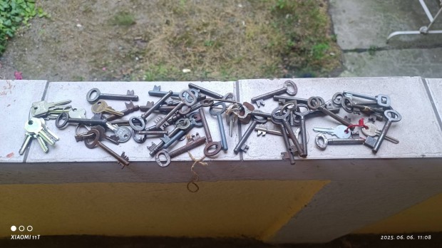 Antik tollas kulcsok, a többi ráadás. Posta