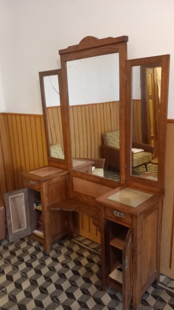 Antik t�kr�s szekr�ny hagyat�kb�l