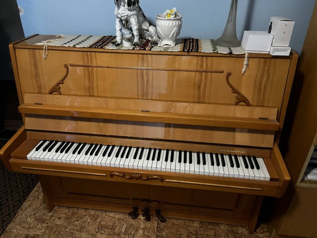 Antik zongora (pianino)