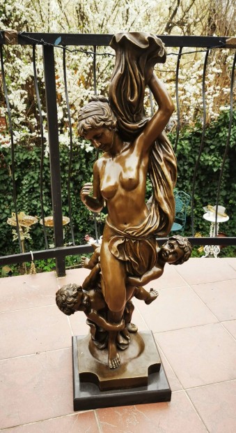 Anya gyermekeivel - monumentlis bronz szobor