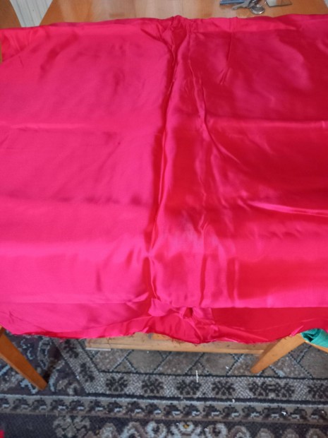 Anyagában mintás selyembrokát anyagok piros vagy zöld színbe