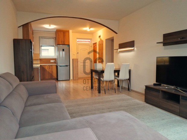 Apafi utc�ban -- modern, t�rsash�zi lak�s elad�!