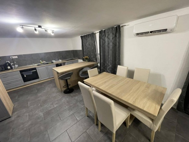 Apagy csendes utc�j�ban fel�j�tott csal�di h�z elad�!