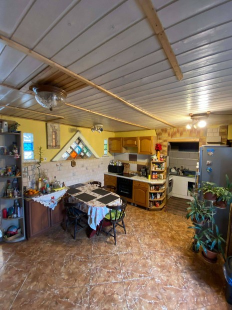 Apagyon csal�di h�z elad�!