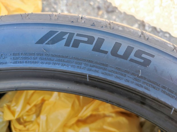 Aplus A610 195/45 R17 nyári gumik, 4 db