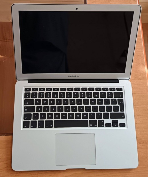 Apple A1466 Macbook Air alkatrsznek