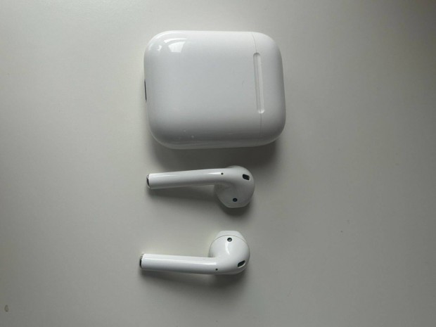 Apple Airpods. Bal oldali hibs