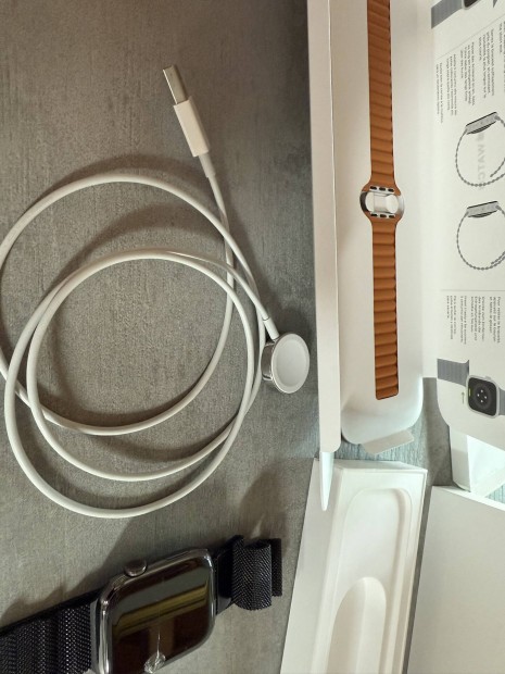 Apple I watch S7 45mm graphite + 2 apple szíj+ mágneses töltőkábel