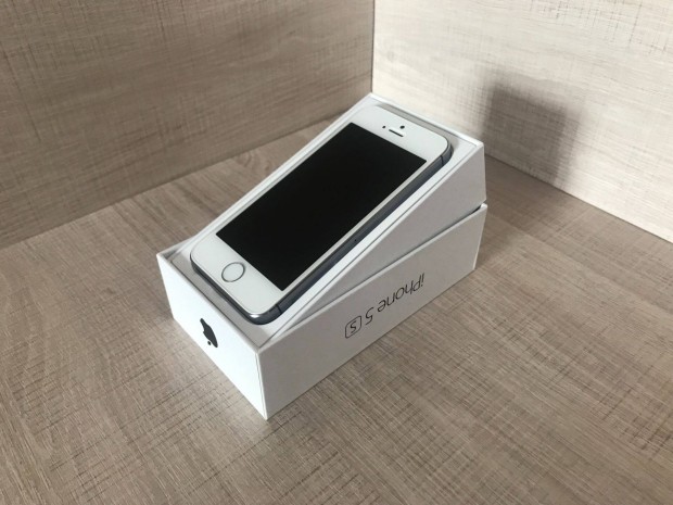 Apple Iphone 5S, Silver, 32GB, jszer, Ajndkokkal