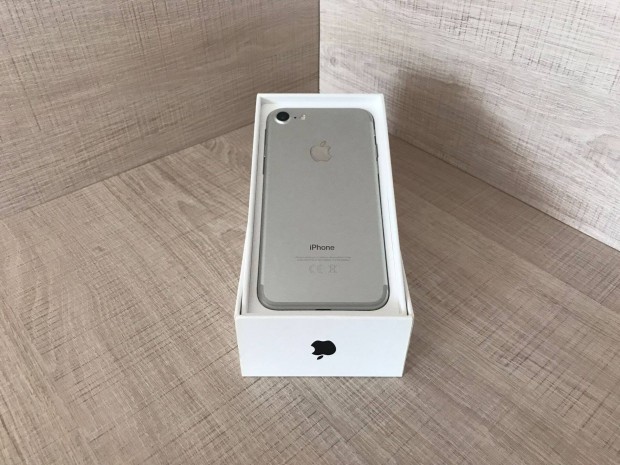 Apple Iphone 7, Silver, 32 GB, jszer, + Ajndkok