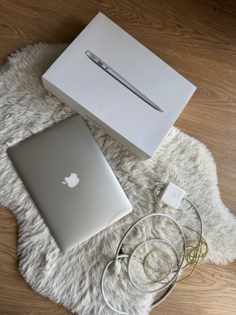 Apple Macbook Air 13 inch 8 GB