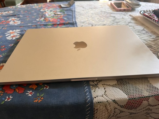 Apple Macbook Air 15,3 M2 