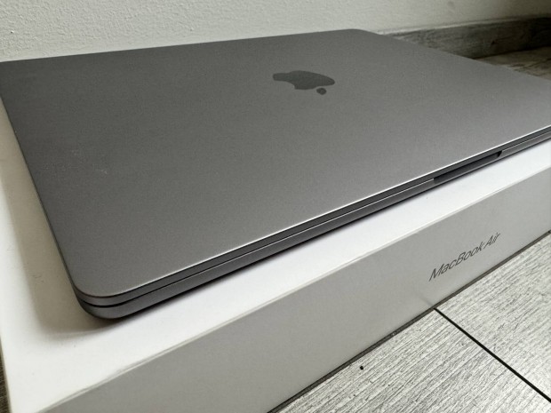 Apple Macbook Air 15" 2023 M2  " j " Magyar