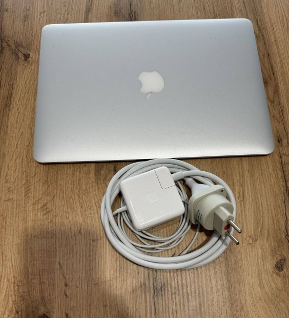 Apple Macbook Air 2014 , i5 1,4 GHz , 4GB RAM , 128 GB SSD , 5-6 ra a
