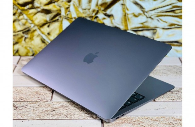 Apple Macbook Air 2020 13" M1, 8 GB, 256 GB 27% Áfás - Y156