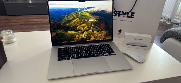 Apple Macbook Air 2023, M2 chip, 15,3 liquid retina kijelzo