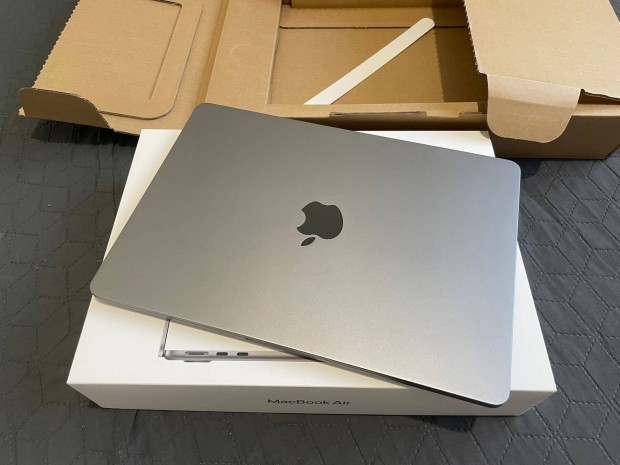 Apple Macbook Air 2024 M3 13,6 asztroszrke 8GB/256GB