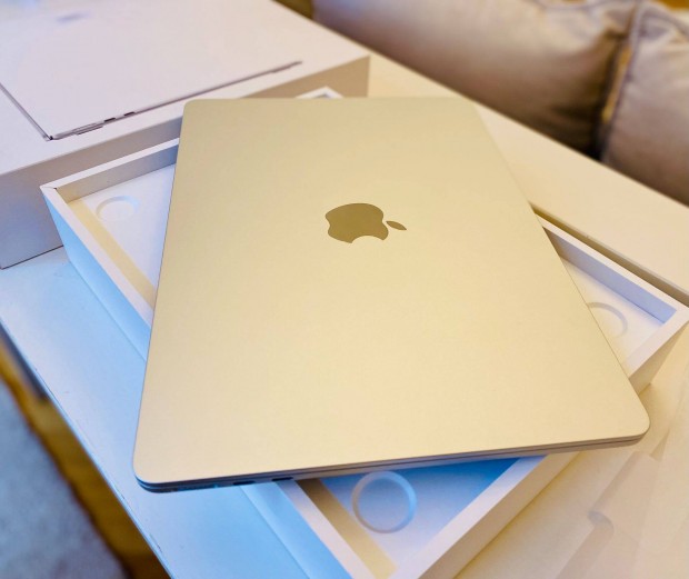 Apple Macbook Air 2024 M3, Silver, 8/256Gb , makultlan, 3 v garival