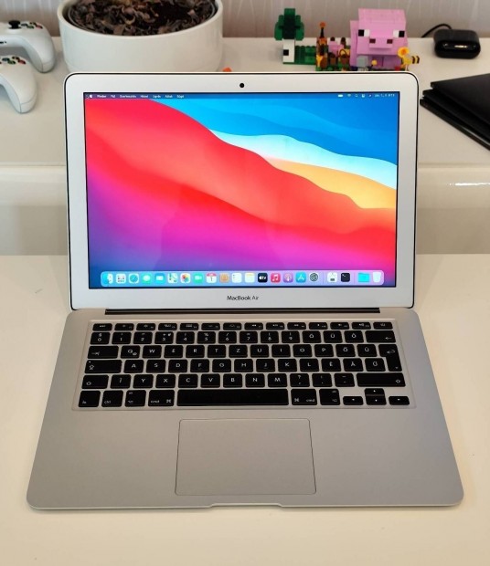 Apple Macbook Air A1466 EMC2632 i5 8GB RAM 256GB SSD laptop