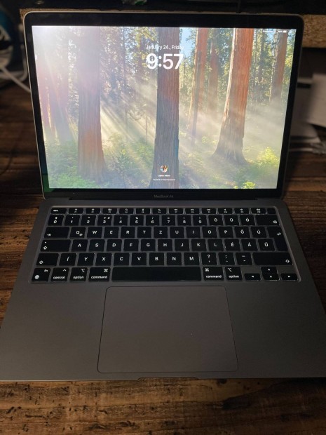 Apple Macbook Air M1 8GB/256GB Asztroszrke