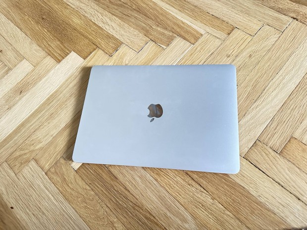 Apple Macbook Air M1 (2020)