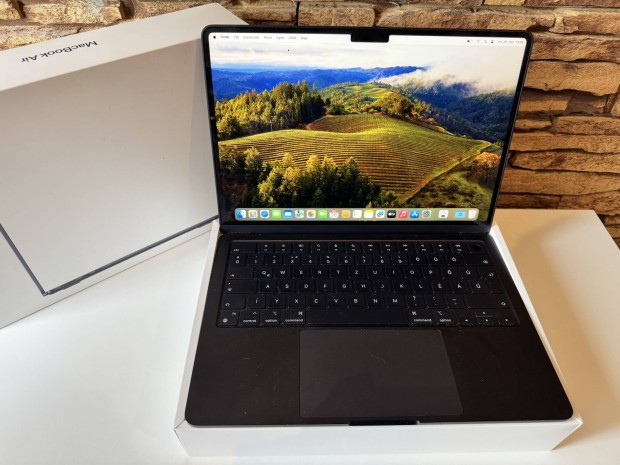 Apple Macbook Air M2 jszer/magyar/fekete