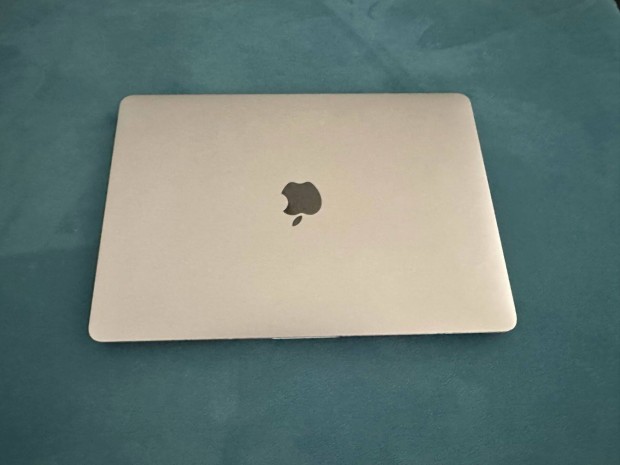 Apple Macbook Air - M2 16GB 256Gb 13,6" - 3 hnapos - ron all