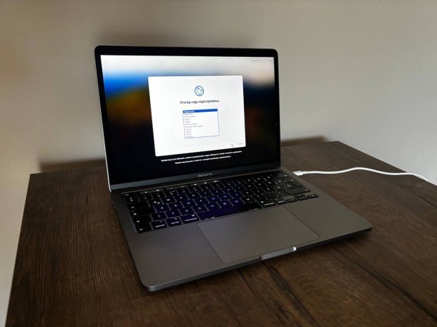 Apple Macbook Pro 13" 2020 / Intel i5 / 16GB / 1TB + ajndk tok