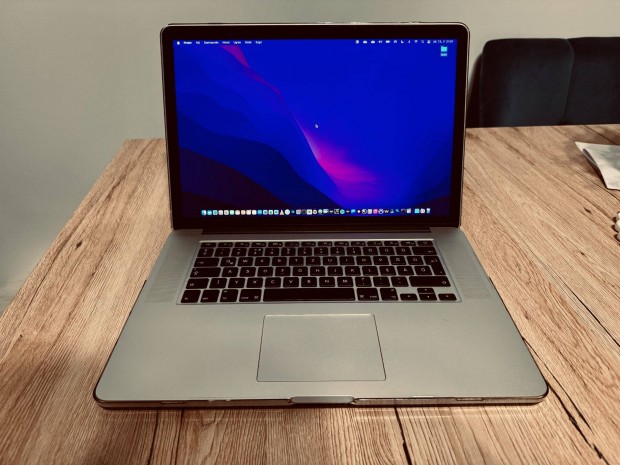 Apple Macbook Pro 15" 2015 Mid - 2.2 GHz i7, 16 GB RAM, 256 GB SSD