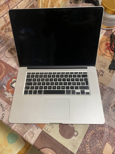 Apple Macbook Pro 15 i7 2015 bekapcsol megy alkatrsznek 