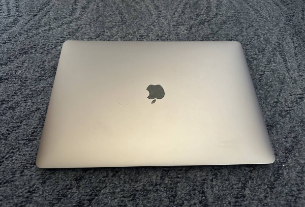 Apple Macbook Pro 2017 15' hibs!