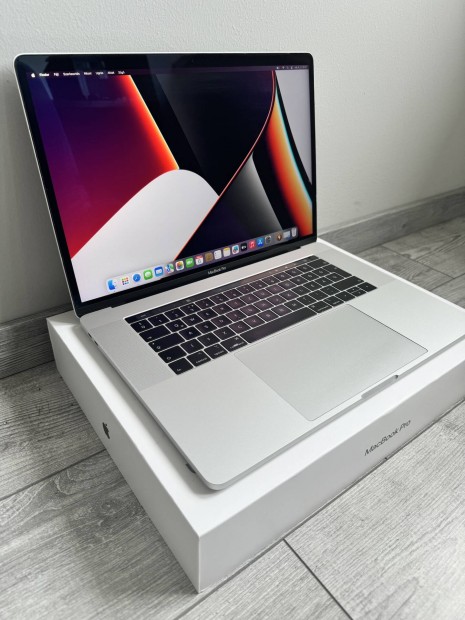 Apple Macbook Pro 2018 15"  i7/16gb/256gb ssd/6 mag