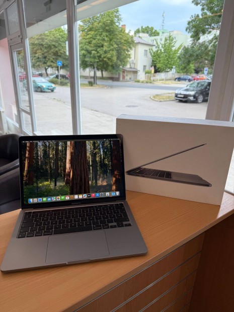 Apple Macbook Pro 2020 13" 13 8GB 256GB Touch Bar 27% áfa számla