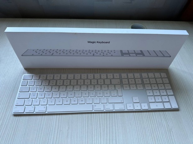 Apple Magic Keyboard 2 numerikus paddal, EU, dobozos