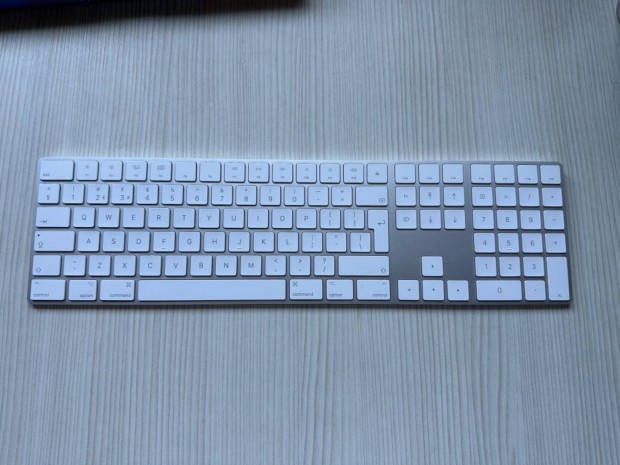 Apple Magic Keyboard 2 numerikus paddal, EU kioszts