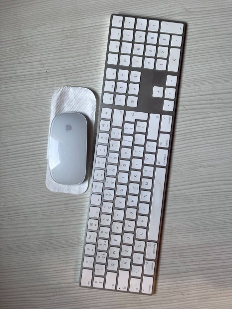 Apple Magic Keyboard (numerikus, UK kioszts) + Magic Mouse 2 (hibtla