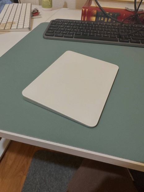 Apple Magic Trackpad: Bluetooth, Rechargeable, Compatible with Mac or