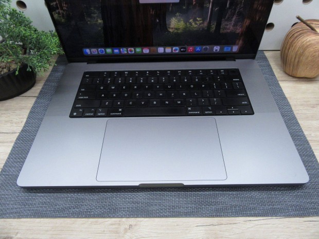 Apple Retina Macbook 16 M1 Pro - 2021 - Hasznlt, karcmentes