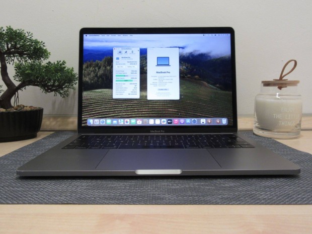 Apple Retina Macbook Pro 13 Touch Bar - 2018 - megkímélt